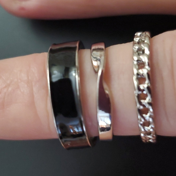 ๐5/$30๐ 3 piece Ring set - Picture 3 of 3